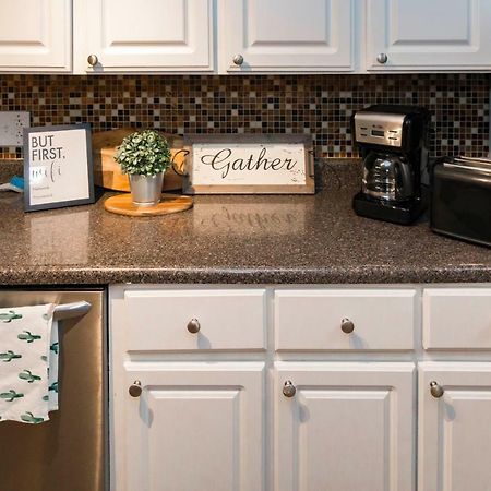 أوستل Luxury Home W/Gameroom Kingsizebed Near Six Flags المظهر الخارجي الصورة
