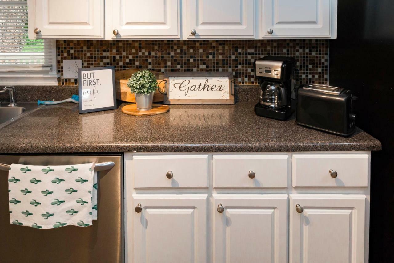 أوستل Luxury Home W/Gameroom Kingsizebed Near Six Flags المظهر الخارجي الصورة