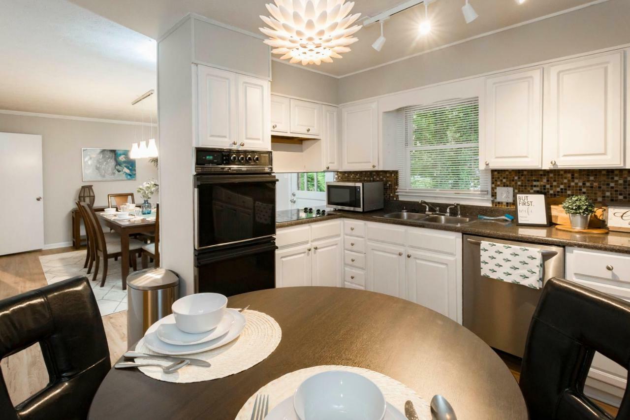 أوستل Luxury Home W/Gameroom Kingsizebed Near Six Flags المظهر الخارجي الصورة