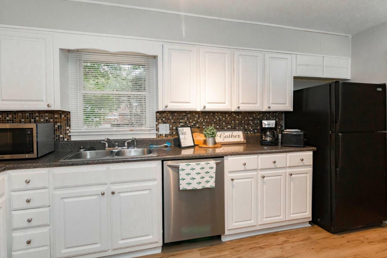 أوستل Luxury Home W/Gameroom Kingsizebed Near Six Flags المظهر الخارجي الصورة