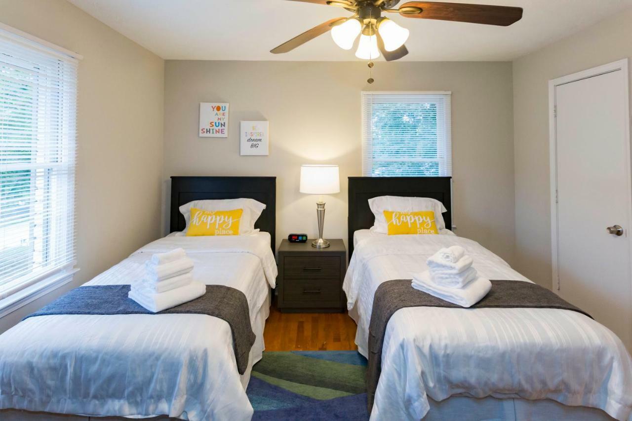 أوستل Luxury Home W/Gameroom Kingsizebed Near Six Flags المظهر الخارجي الصورة