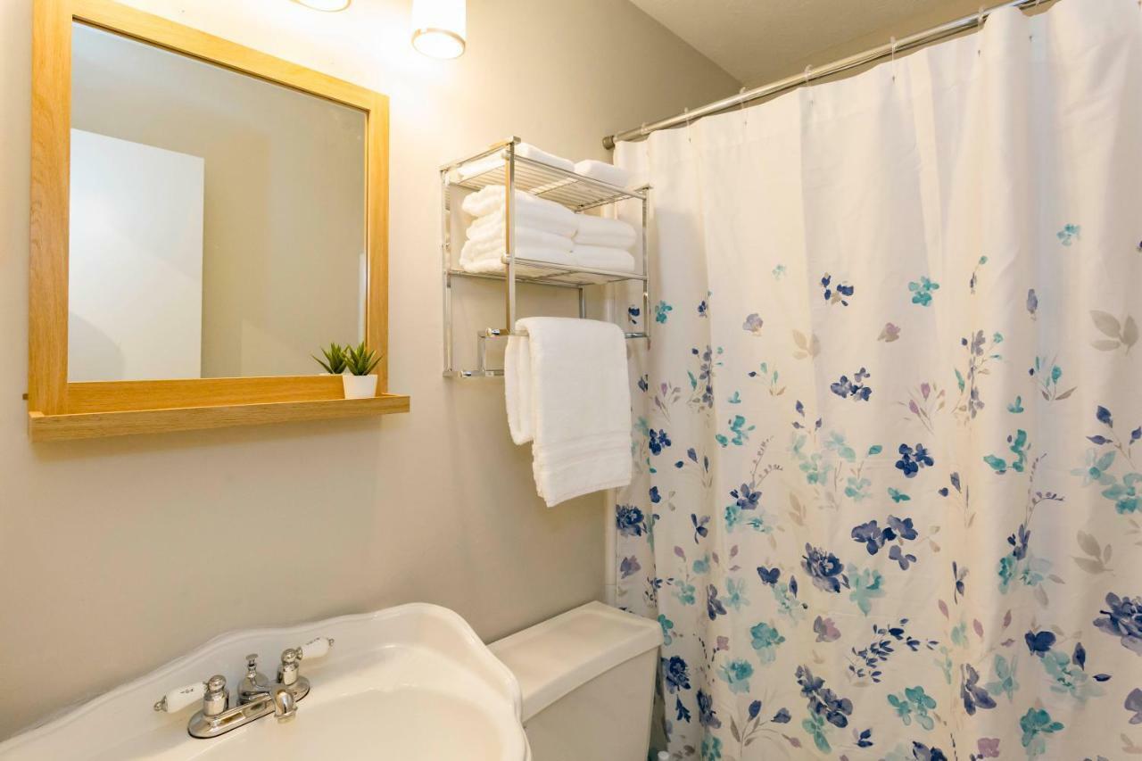 أوستل Luxury Home W/Gameroom Kingsizebed Near Six Flags المظهر الخارجي الصورة